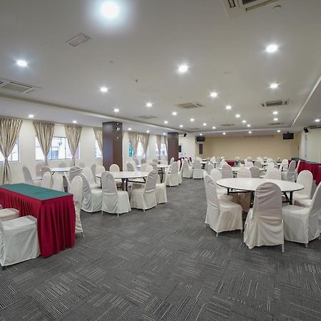Oyo 89531 Villa Hotel Segamat Kültér fotó